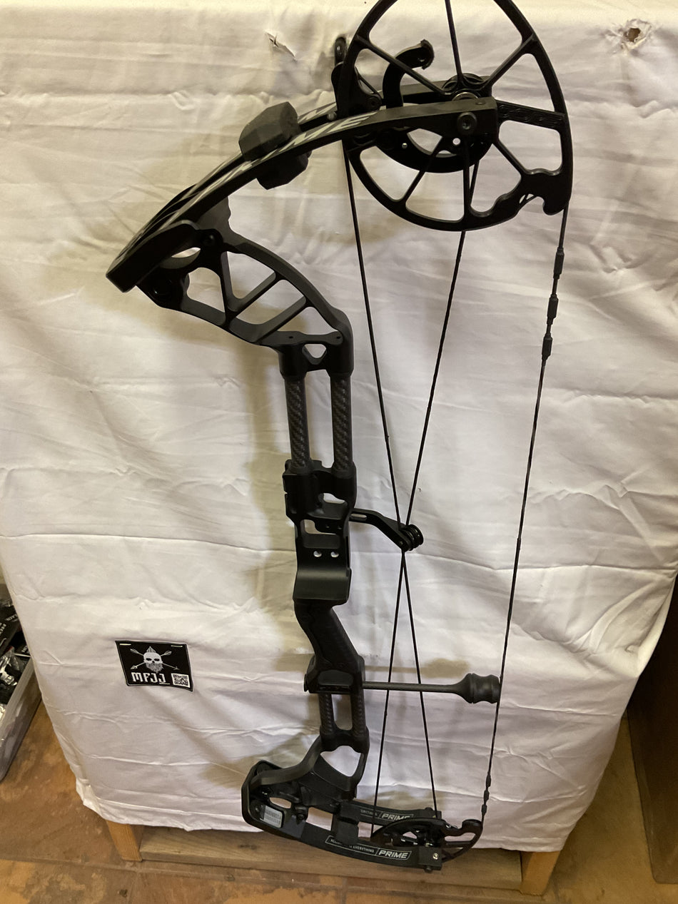 PRIME FORM 34 - RH/BLACK/70 - PRMFRM34B70- 6 - USED BOW!!!