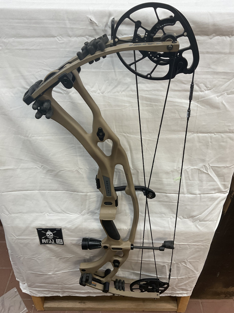 HOYT RX7 ULTRA - RH/BUCKSKIN/60 - HRX7URHBUKS70-7 - USED BOW