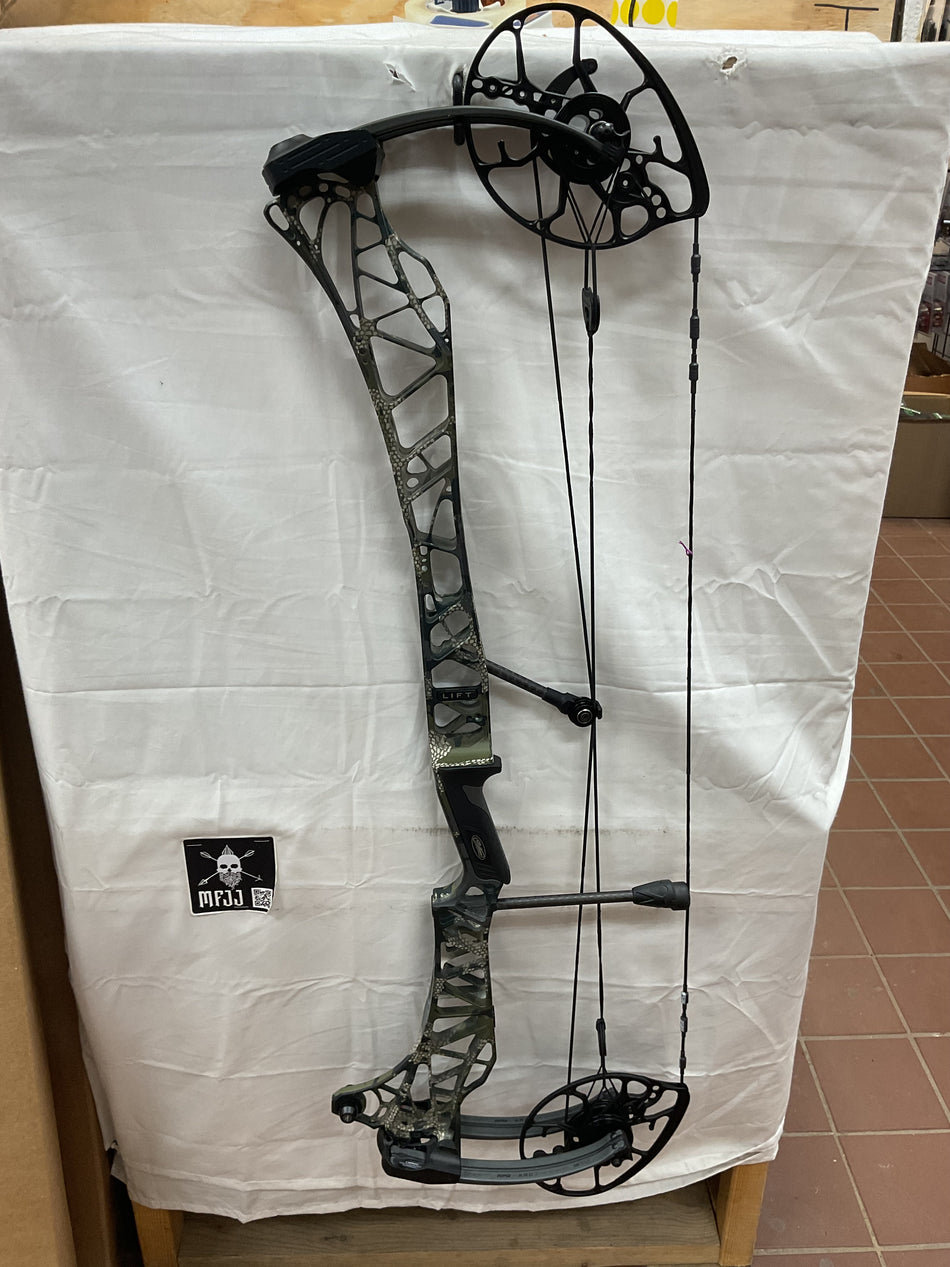 MATHEWS LIFT X 33  - RH/KUIU-SHALE/55-80# - #MLX33RHKS5580- 49 - USED BOW!!
