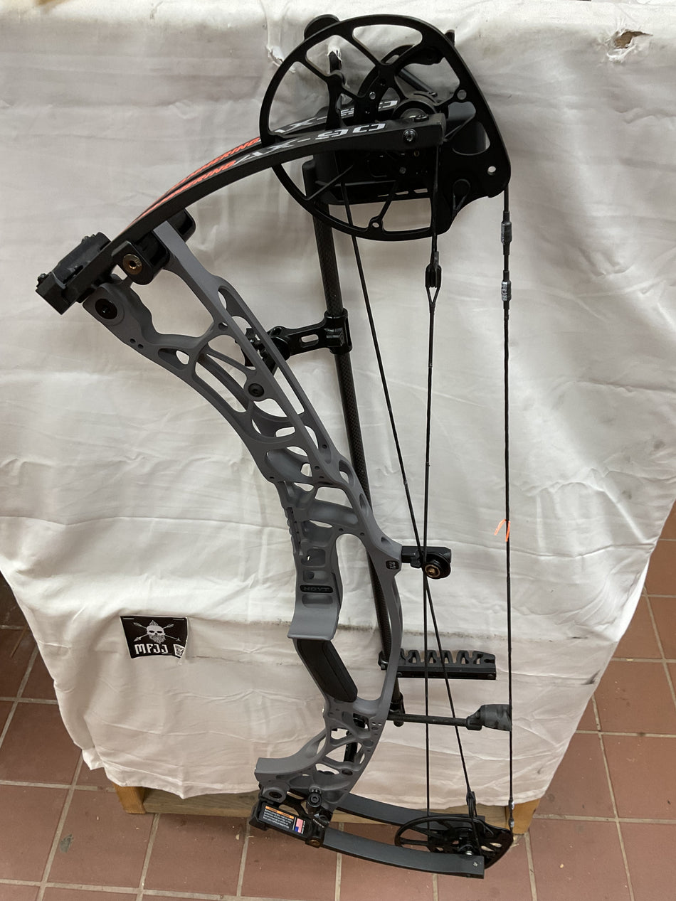 HOYT AX-90 - RH/Thombstone/90# - HAX-90RHTS90 -2- USED BOW!!!