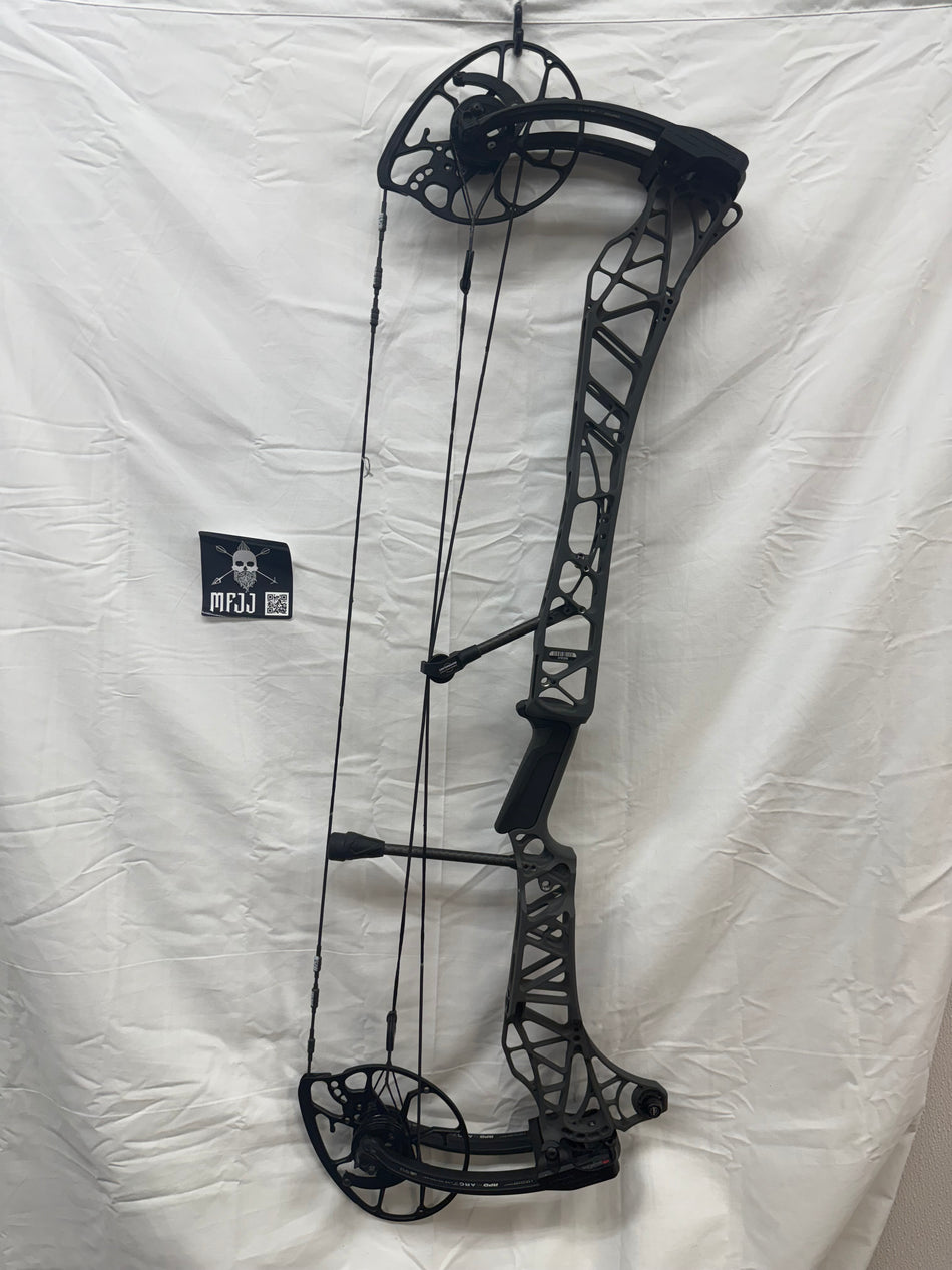 MATHEWS LIFT X 33 - RH/AMBUSH,FADE/55-80# - MLX33RHAFTB5580-1 - USED BOW