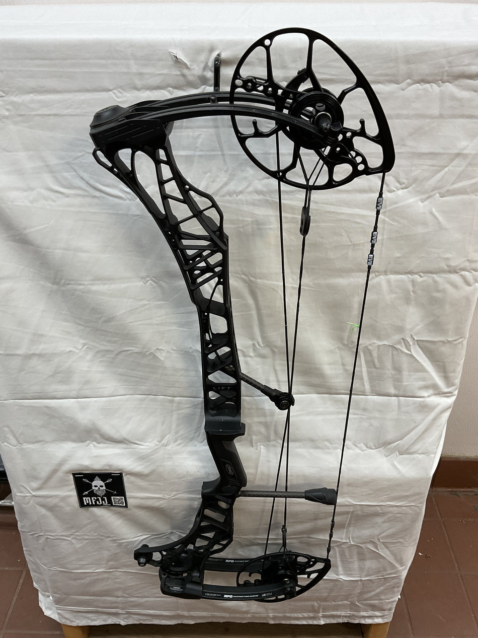 MATHEWS LIFT 29.5  - RH/BLACK/55-80# - #MLX29.5RHBLK5580-13 - USED BOW!
