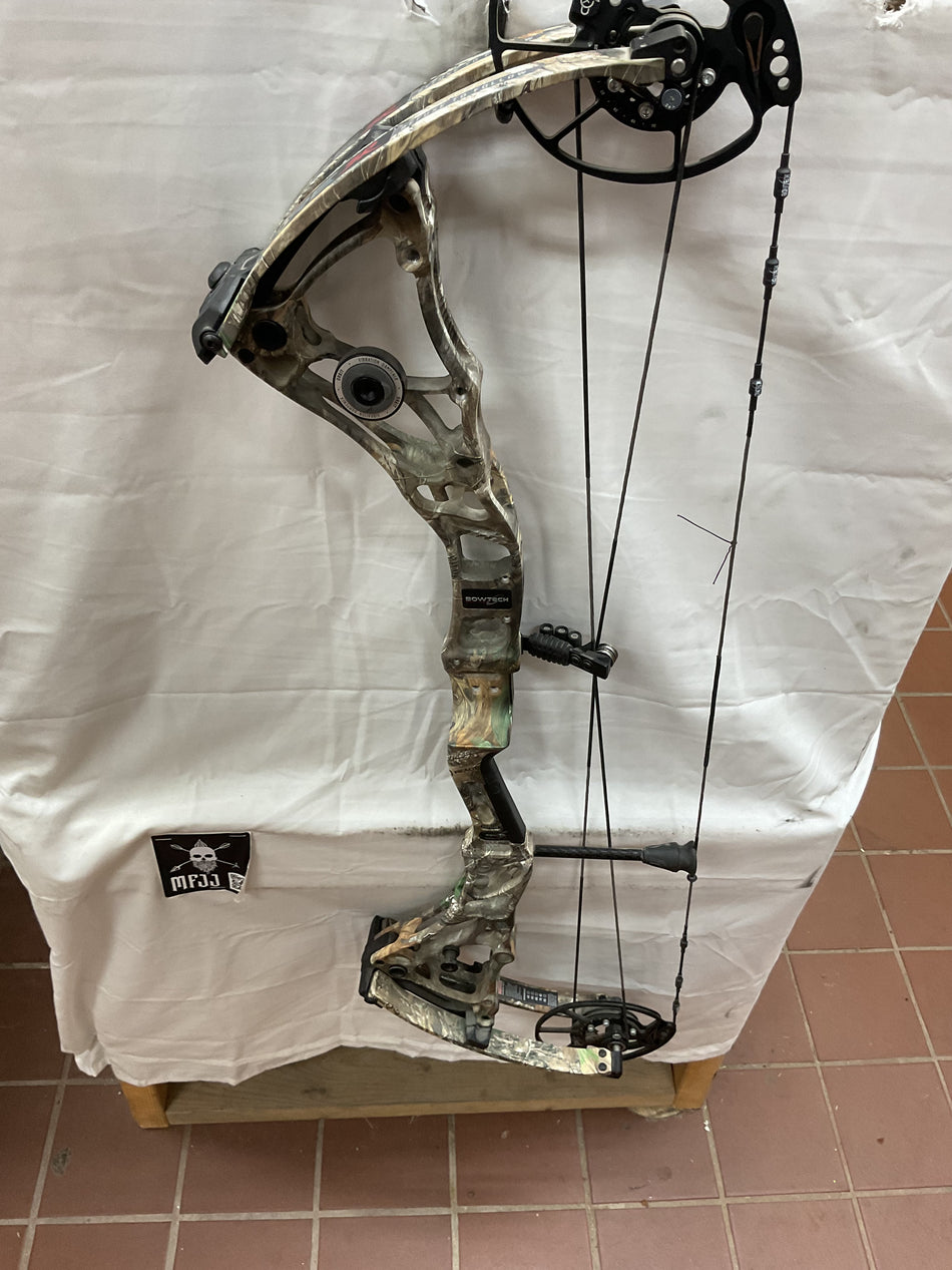 BOWTECH CORE SR - RH/Realtree/70 - #BCSRRT70 - 5 - USED BOW!!!