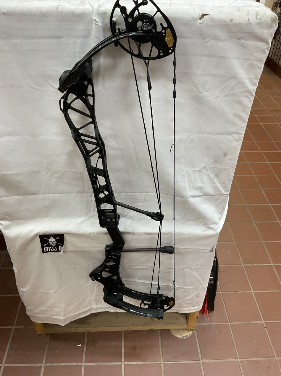 MATHEWS TITLE 36 Gen 1 - LH/Black/50-70# - #MT36LHB70 - 8 - USED BOW!!!