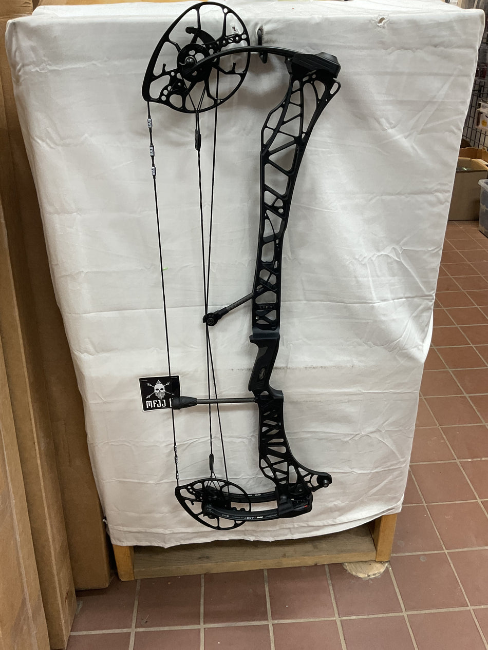 MATHEWS LIFT X 33  - LH/Black/55-80# - #MLX33LHB5580- 50 - USED BOW!!
