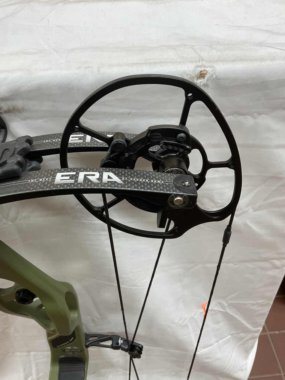 ELITE CARBON ERA - RH/GREEN/70 - #ECERHGRN70 - 9 - USED BOW!!!