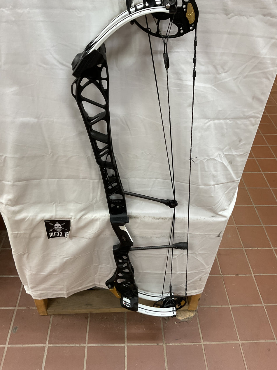 MATHEWS TITLE 40 GEN 2- RH/Black/50-70 - MT40RHB - 7 - USED BOW!!!