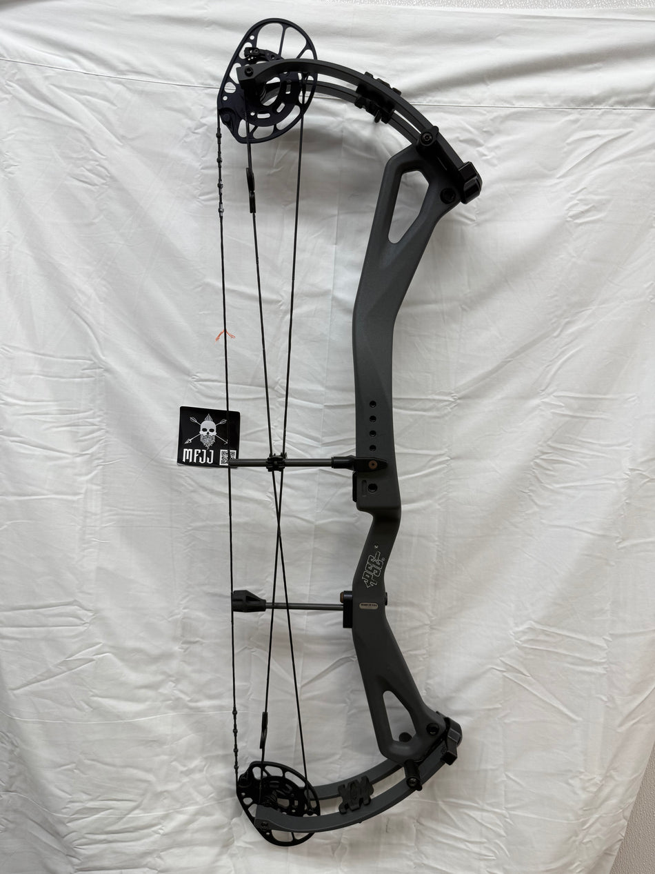 PSE MACH 34 DS S2 - RH/CHARCOAL/70 - #PM34CH70 - 1 - USED BOW!!!