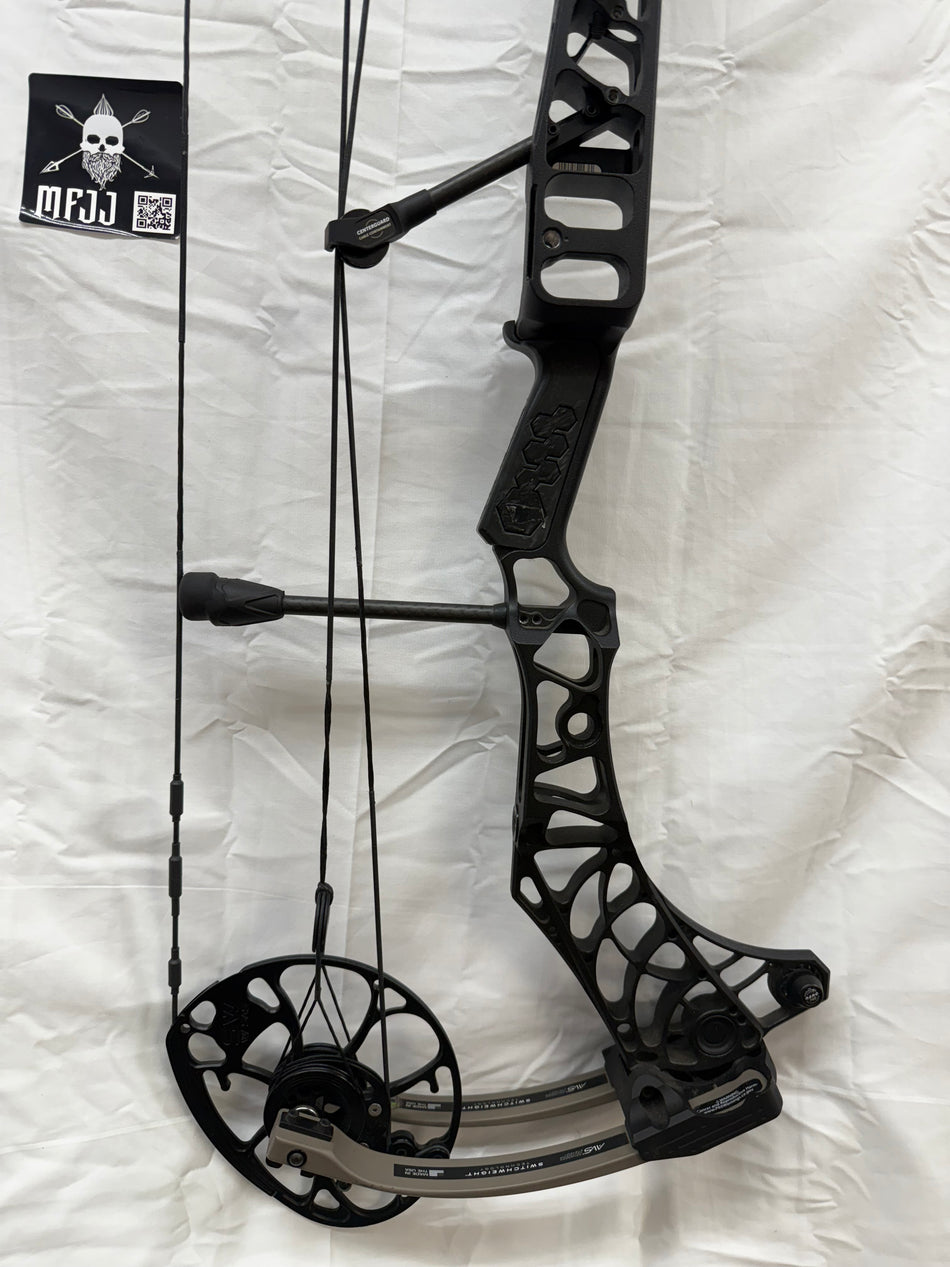 MATHEWS V3X 33 - RH/BLACK-GRANITE/60-75# - #MV3X33RBG75 - 1 USED BOW!!!
