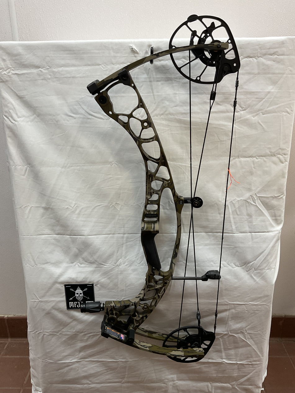 HOYT AX-2 29 - RH/BOTTOMLAND/60-70# - HAX29RHBTMLND70 - 3 - USED BOW!!!