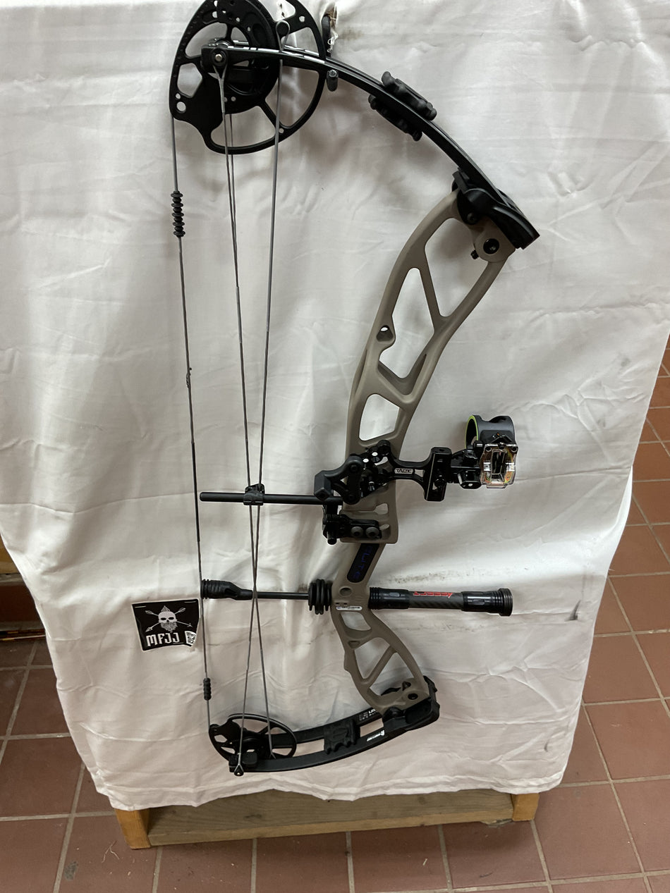 ELITE BASIN - RH/Sienna Brown/70 - EBRHSB70-5-USED BOW!!!