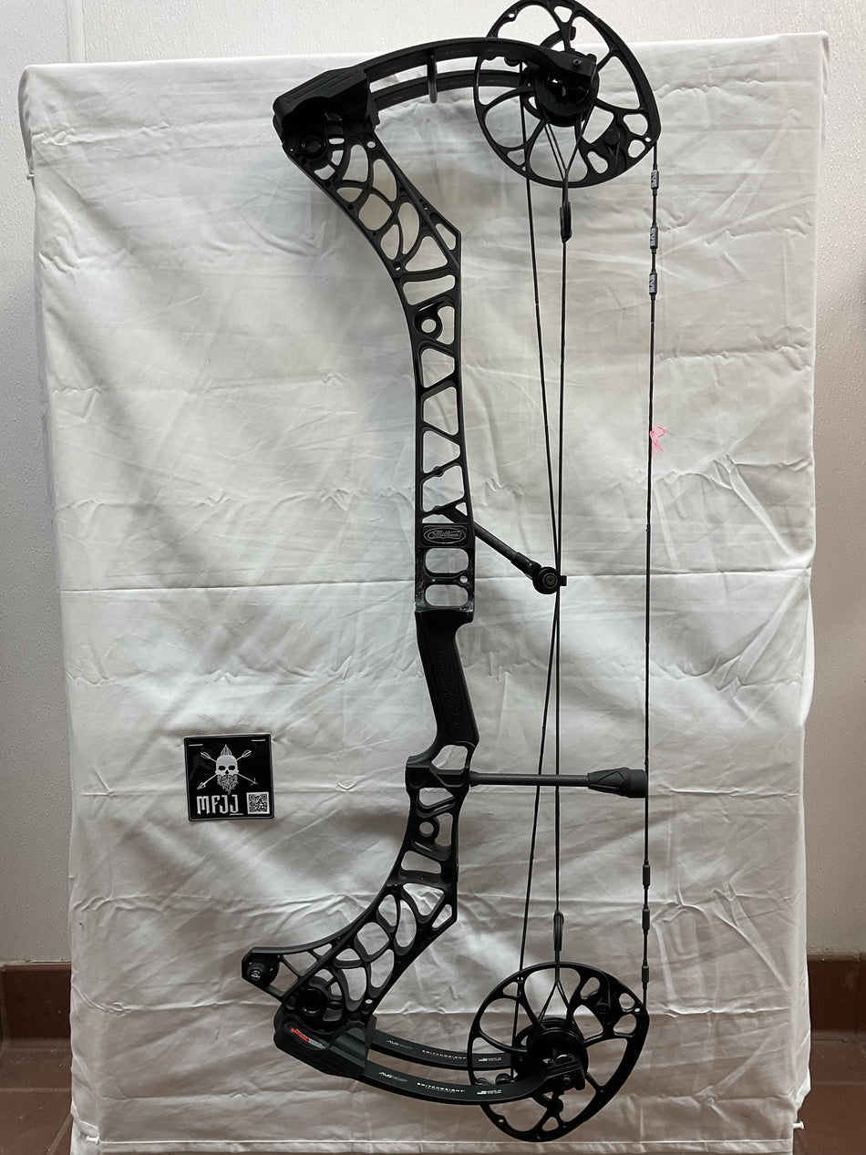 MATHEWS V3 31 - RH/BLACK/60-75# - #MV331RHB6075-2 - USED BOW!!!