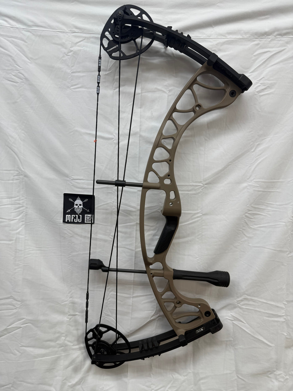 HOYT TORREX - RH/BUCKSKIN/70 - #HTRHBU70 - 1 - USED BOW!!!