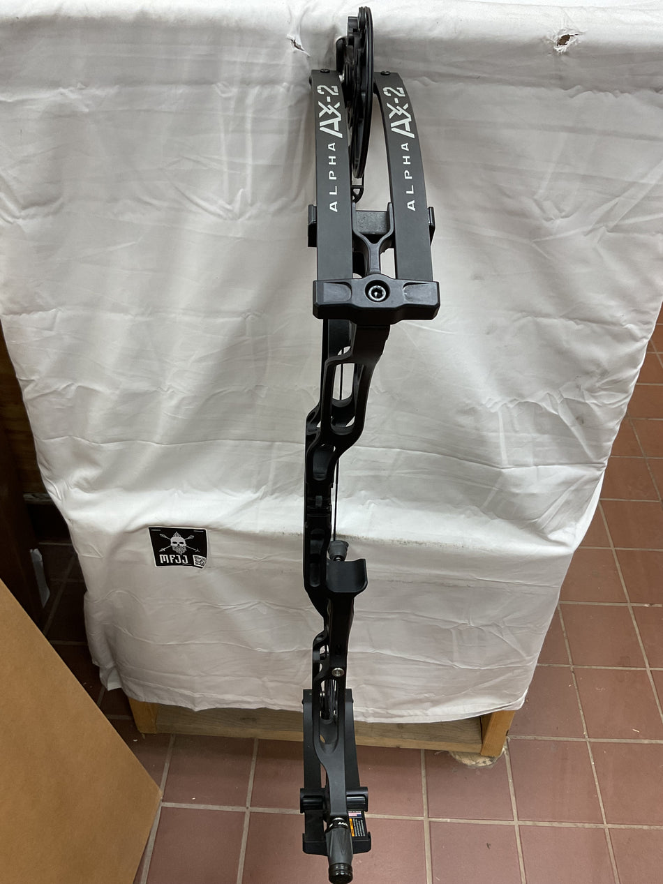 HOYT AX-2 32 - RH/BLACK/60-70# - HAX232RHB70 - 12 - USED BOW!!