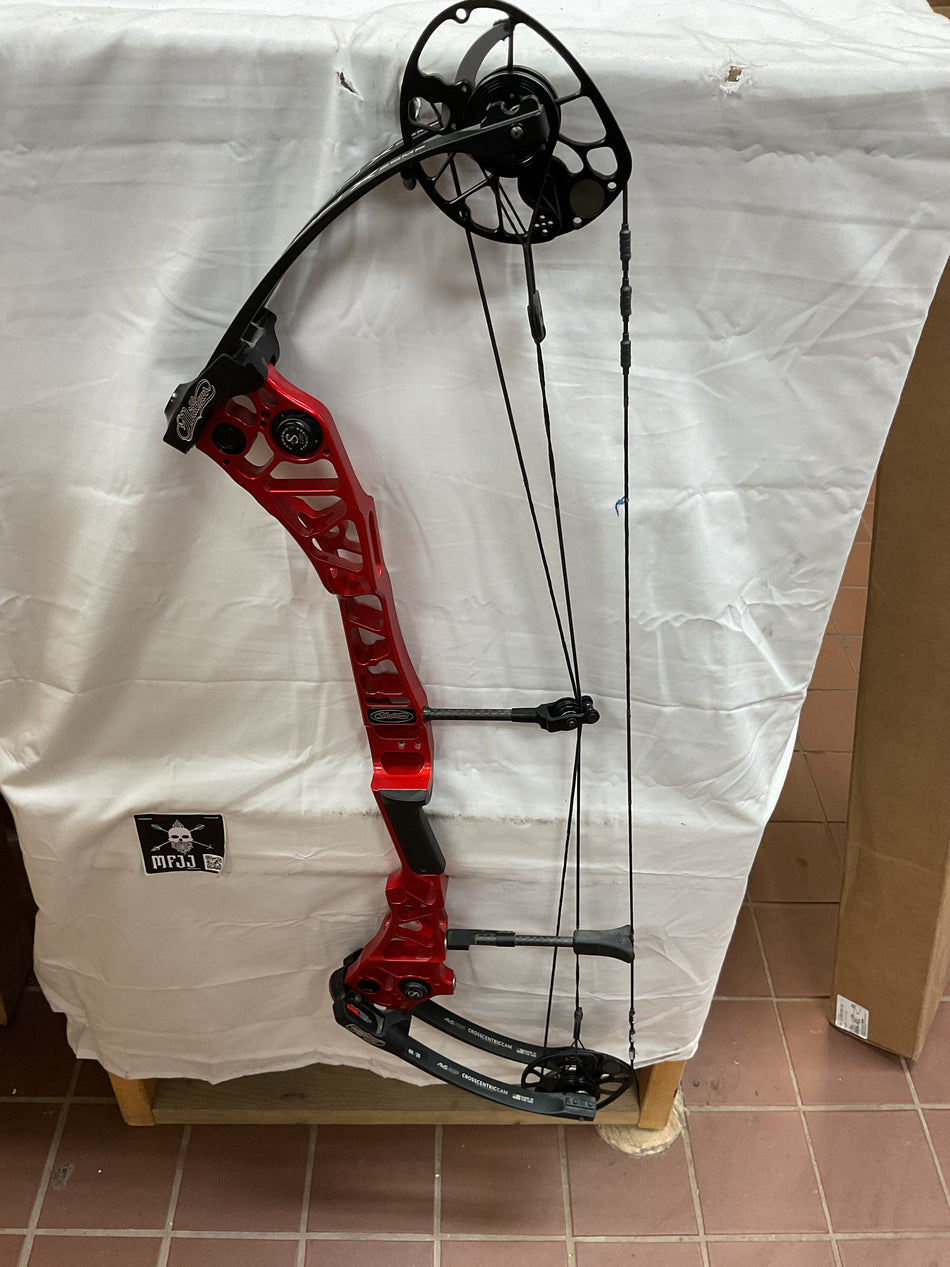 MATHEWS HALON X Comp - RH/RED/60# - #MHXCRHR60 - 5 - USED BOW!!!