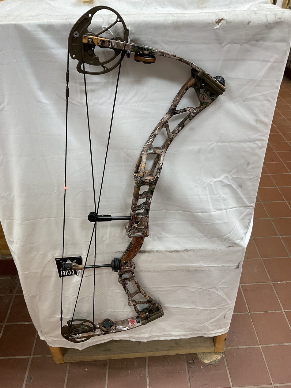 ELITE TEMPO - RH/Realtree/60 - #ETRHRT60 - 1 - USED BOW!!!