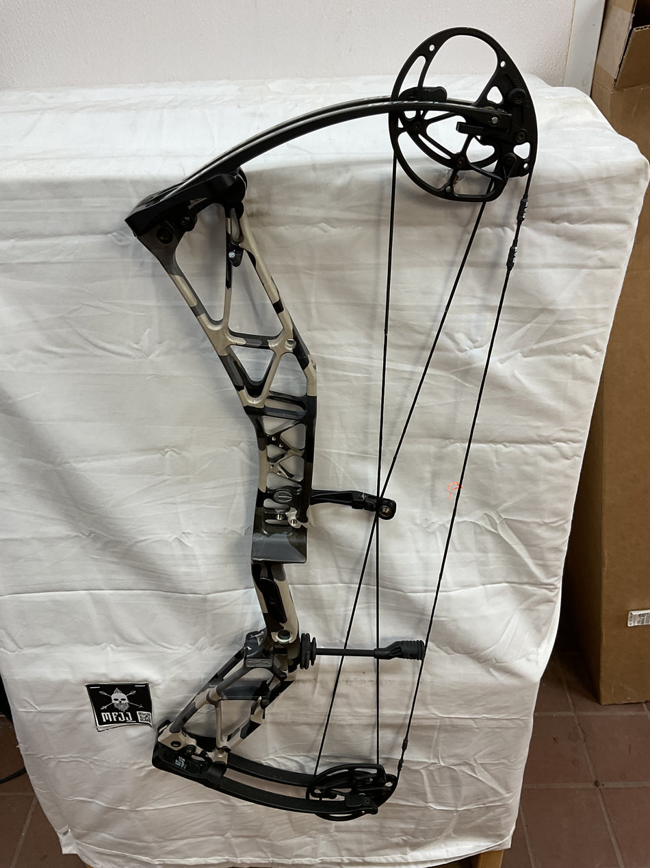 ELITE RITUAL 30 - RH/KUIU VIAS-BLACK/70 - #ER30RHKVB70 - 3 - USED BOW!!!