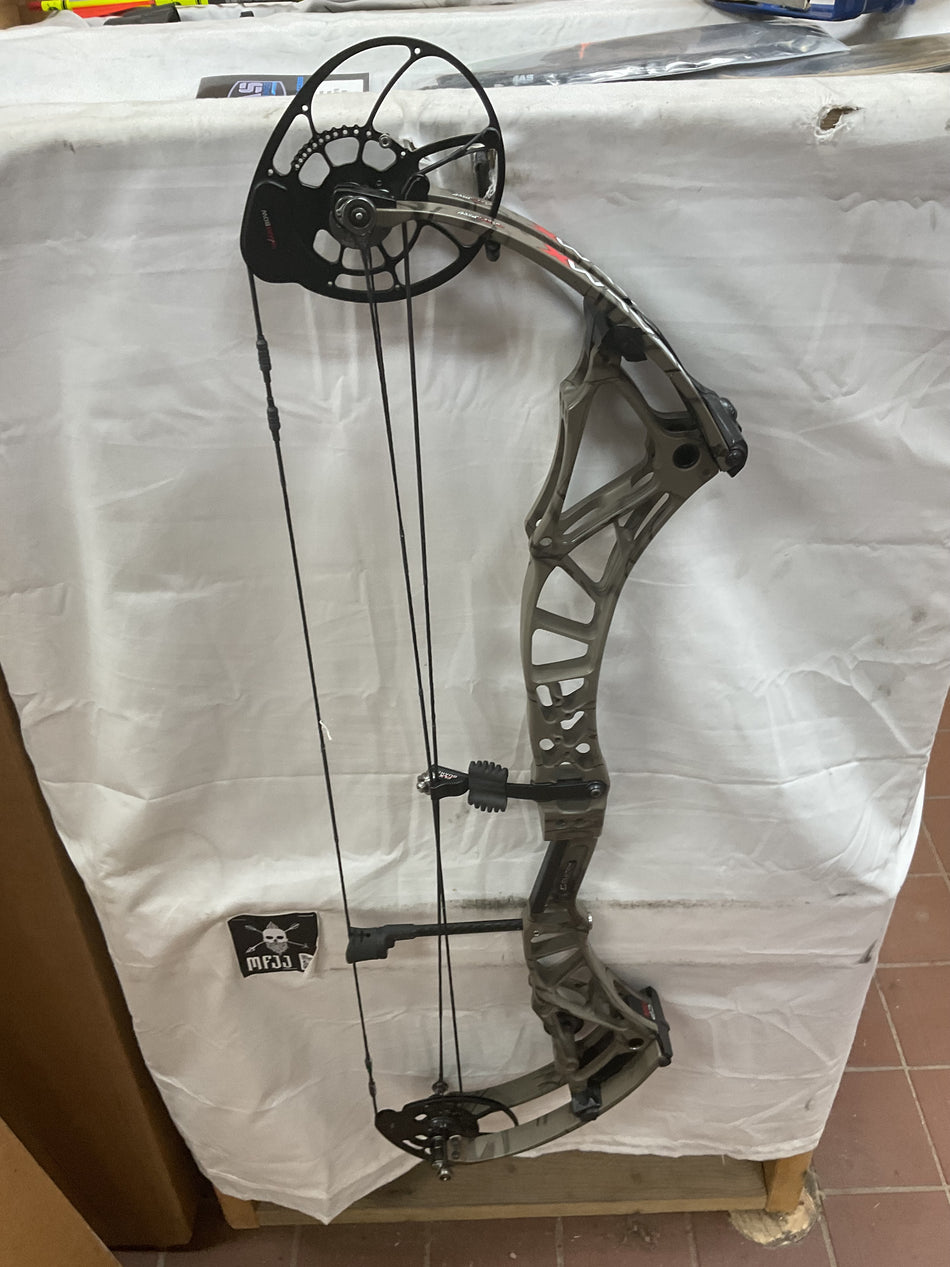BOWTECH REALM X - RH/Mossy Oak/60 - BTRXRHFDE60-4- USED BOW