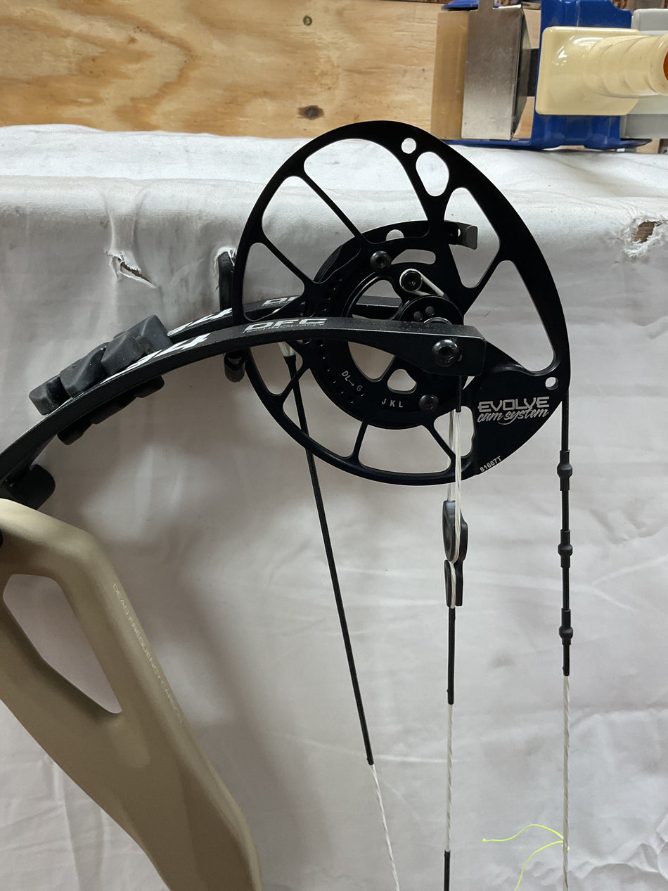 PSE MACH 34 DFC EC2 - RH/Tan-Black/60 - #PM34DFCEC2RHTB60 - 5 - USED BOW!!!