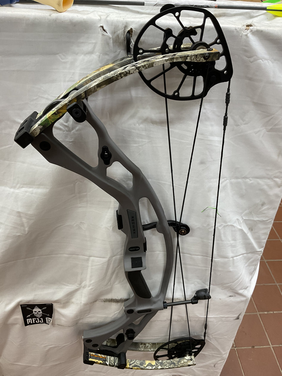 HOYT RX8 - RH/Tombstone-Realtree/80 - HRX8RHTSRT80 - 6 - USED BOW!!!!
