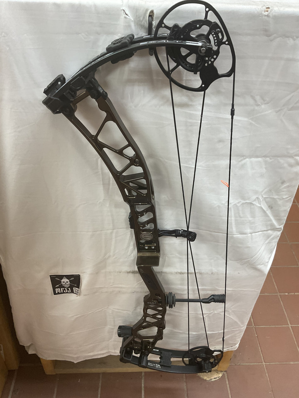 ELITE EXALT 35 - RH/Dark Brown/70 - EE35RHDB70 - 16 - USED BOW!!!!