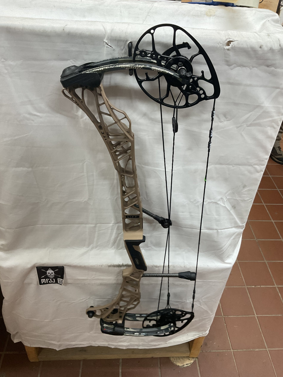 MATHEWS LIFT X 29.5 - RH/Earth-Kuiu/55-80# - #MLX29.5RHEK5580-44-USED BOW!!!