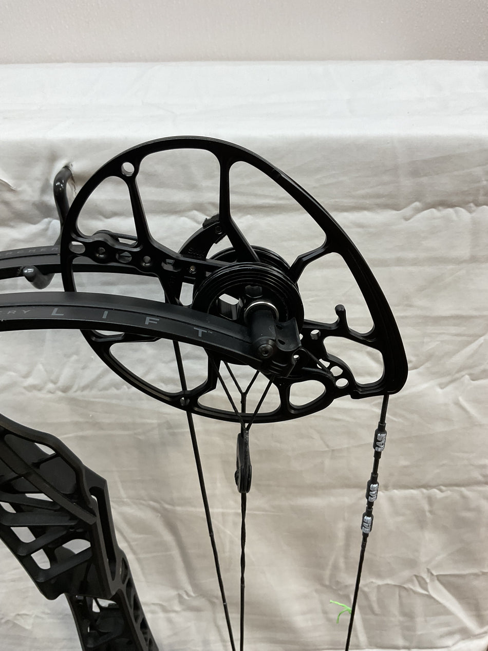 MATHEWS LIFT 29.5  - RH/BLACK/55-80# - #MLX29.5RHBLK5580-13 - USED BOW!