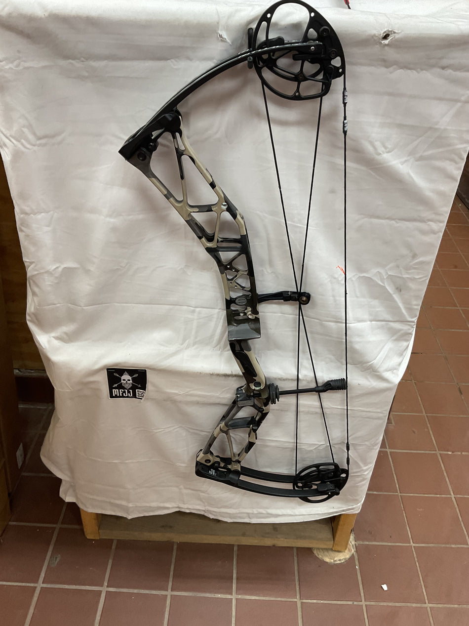 ELITE RITUAL 33- RH/Vuni Camo/70 - #ER30RHVC70 - 4 - USED BOW!!!