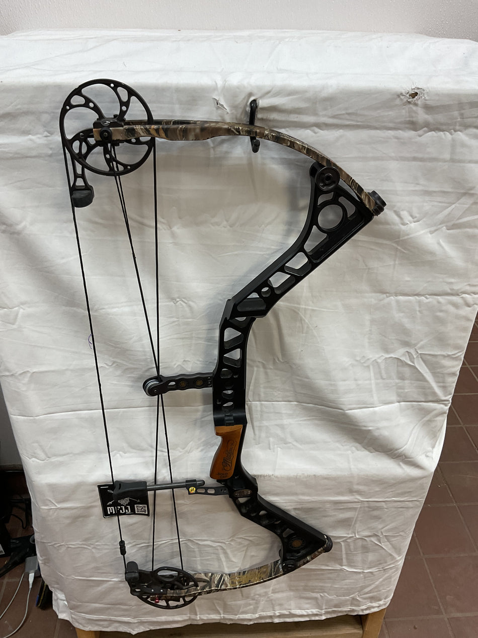 MATHEWS REEZEN 6.5 - LH/BLACK-LOST/70# - #MR6.5LHBL29570 - 1 - USED BOW!!!!