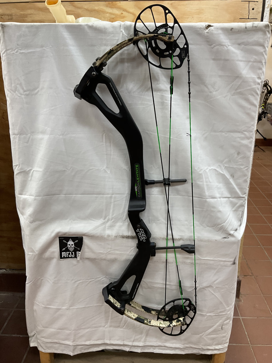 PSE CARBON LEVITATE - RH/Black/70 - #PSELTB-8 - USED BOW!!!!