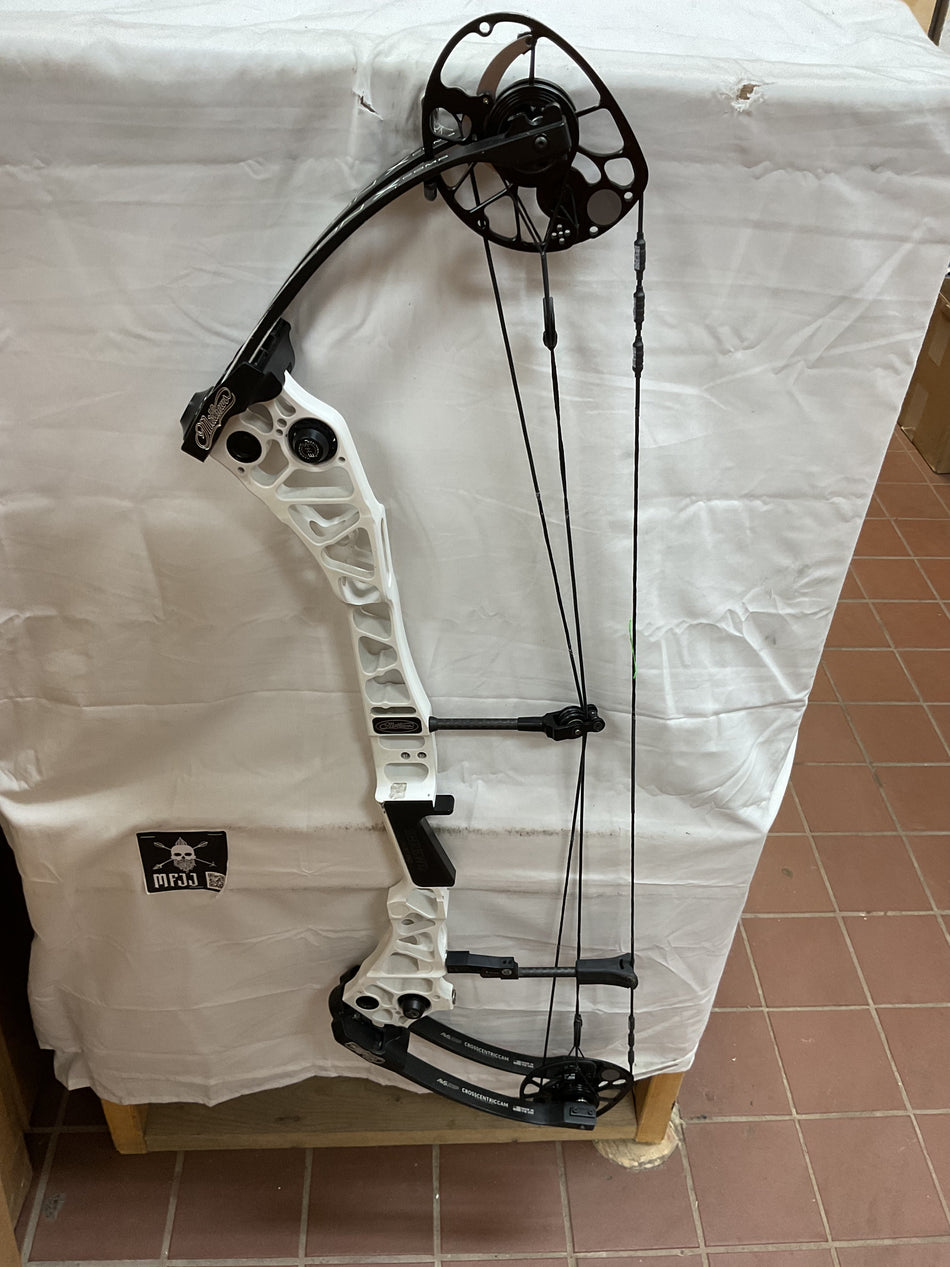 MATHEWS HALON X Comp - RH/White/60# - #MHXCRHW60 - 6 - USED BOW!!!
