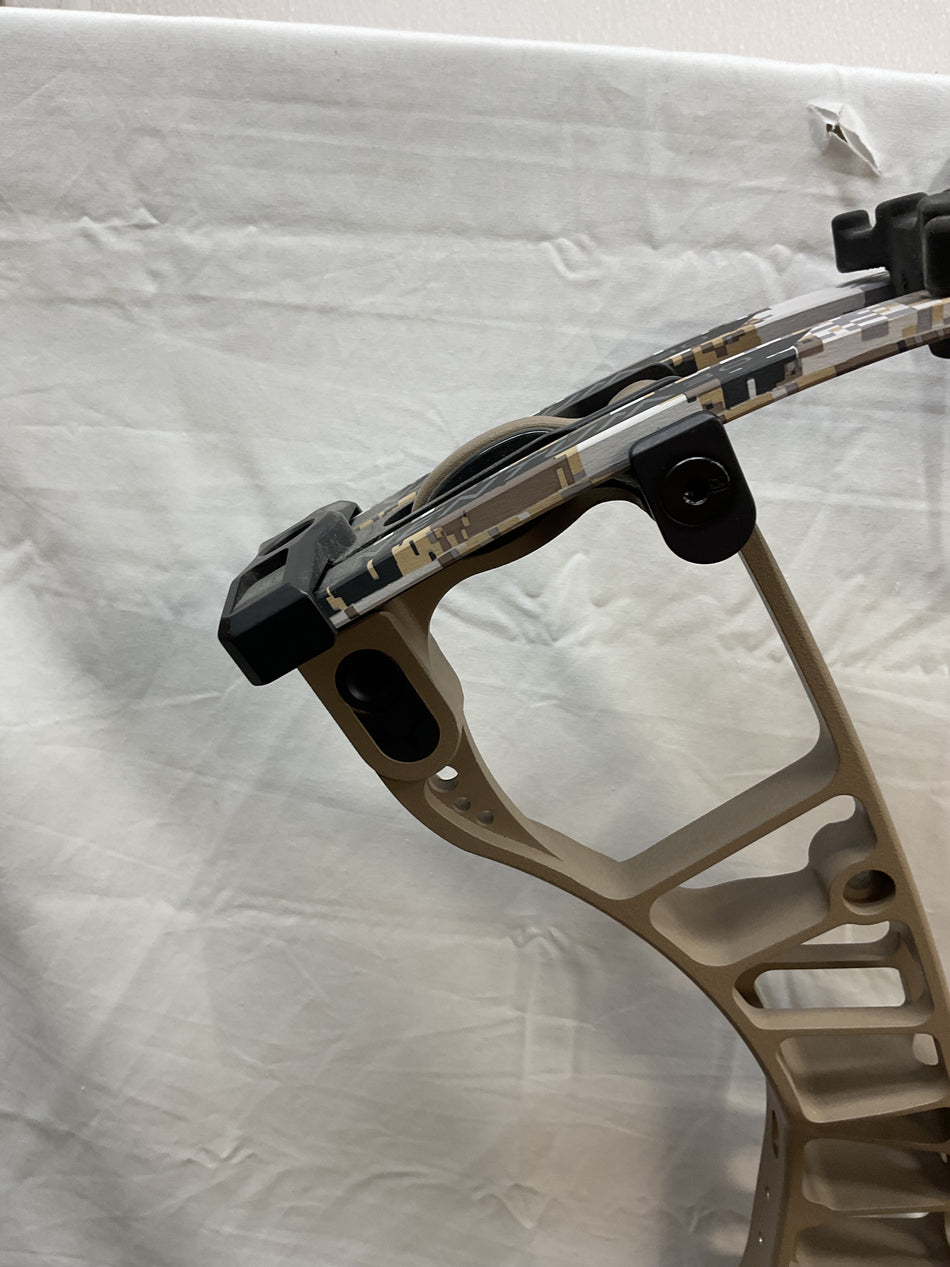 HOYT VENTUM PRO 30 - RH/BUCKSKIN-SITKA ELEVATED II/70 - HVP30RHBUK70-5 - USED BOW