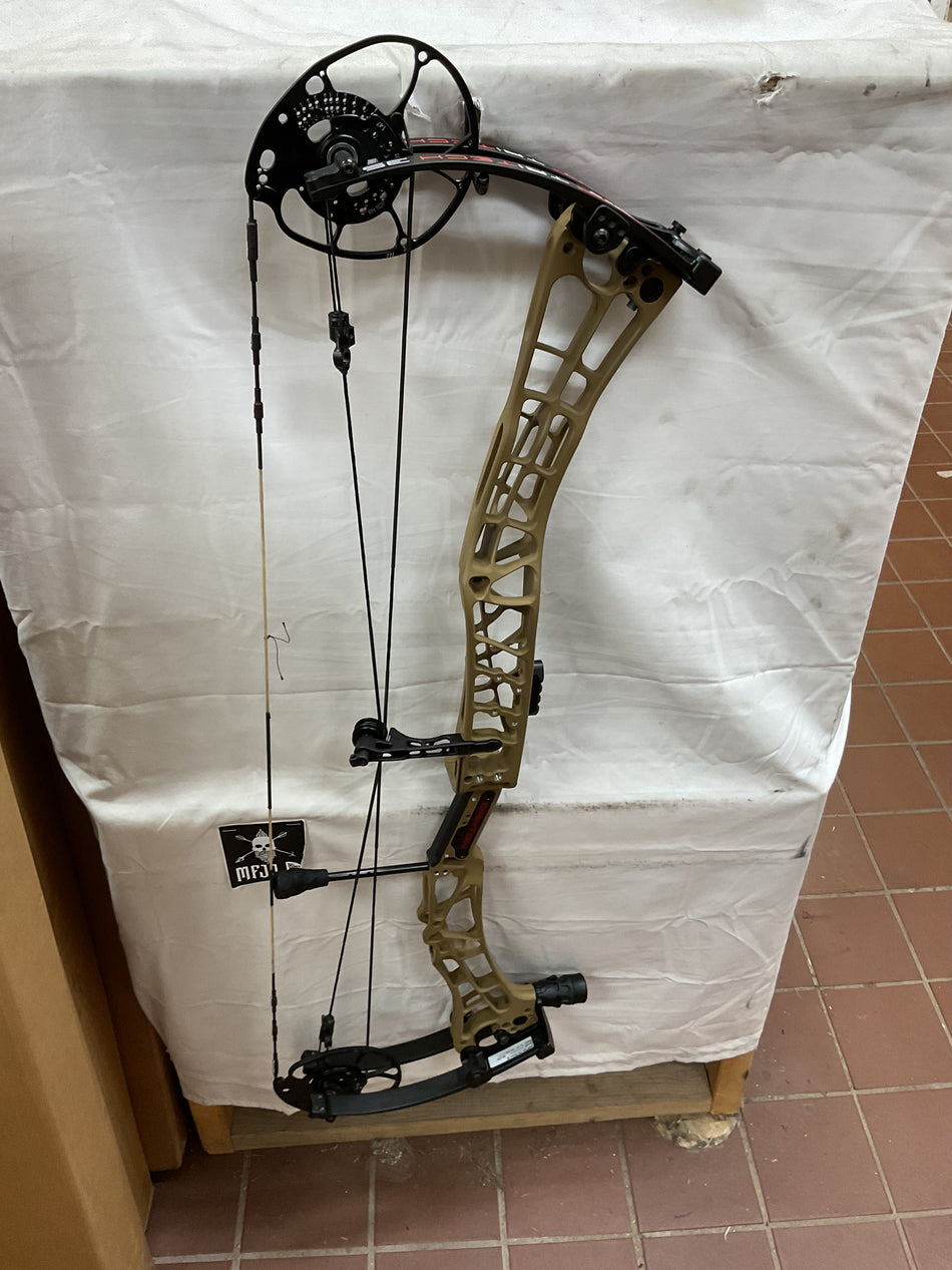 DARTON Tri-Tech 35 - RH/Flat Dark Earth/70 - #DTT35RHFDE70 - 4 -USED BOW!!!