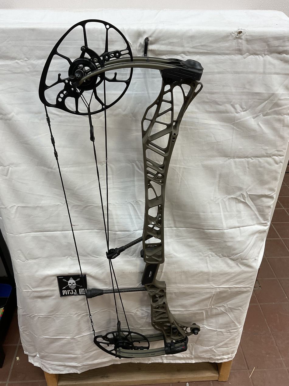 MATHEWS LIFT XD  - RH/AMBUSH/50-75# - #MLXDRHA5580 - 3 - USED BOW!!!!