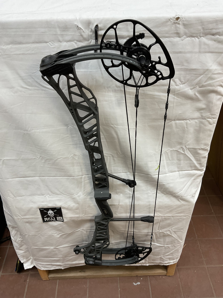 MATHEWS LIFT 33 X - RH/SHALE/55-80# - #MLX33RHS5580-38 - USED BOW!!