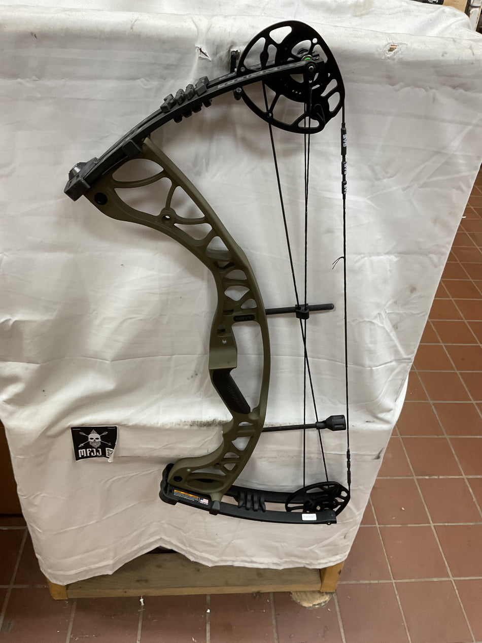 HOYT TORREX - RH/Wilderness/70 - #HTRHW70 - 11 - USED BOW!!!
