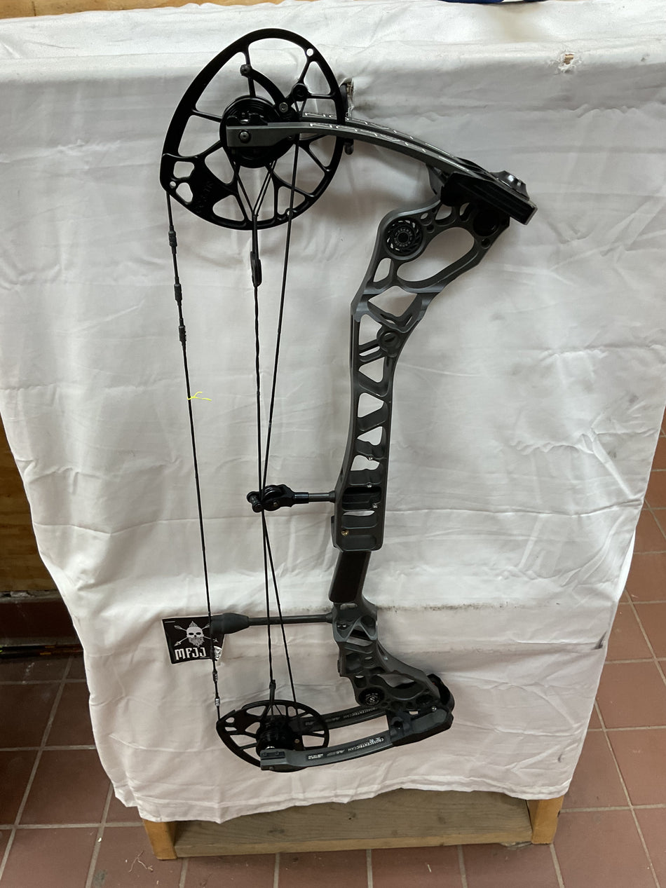 MATHEWS HALON 6 - RH/STONE/70# - #MH6RHS70 - 15 - USED BOW!!!