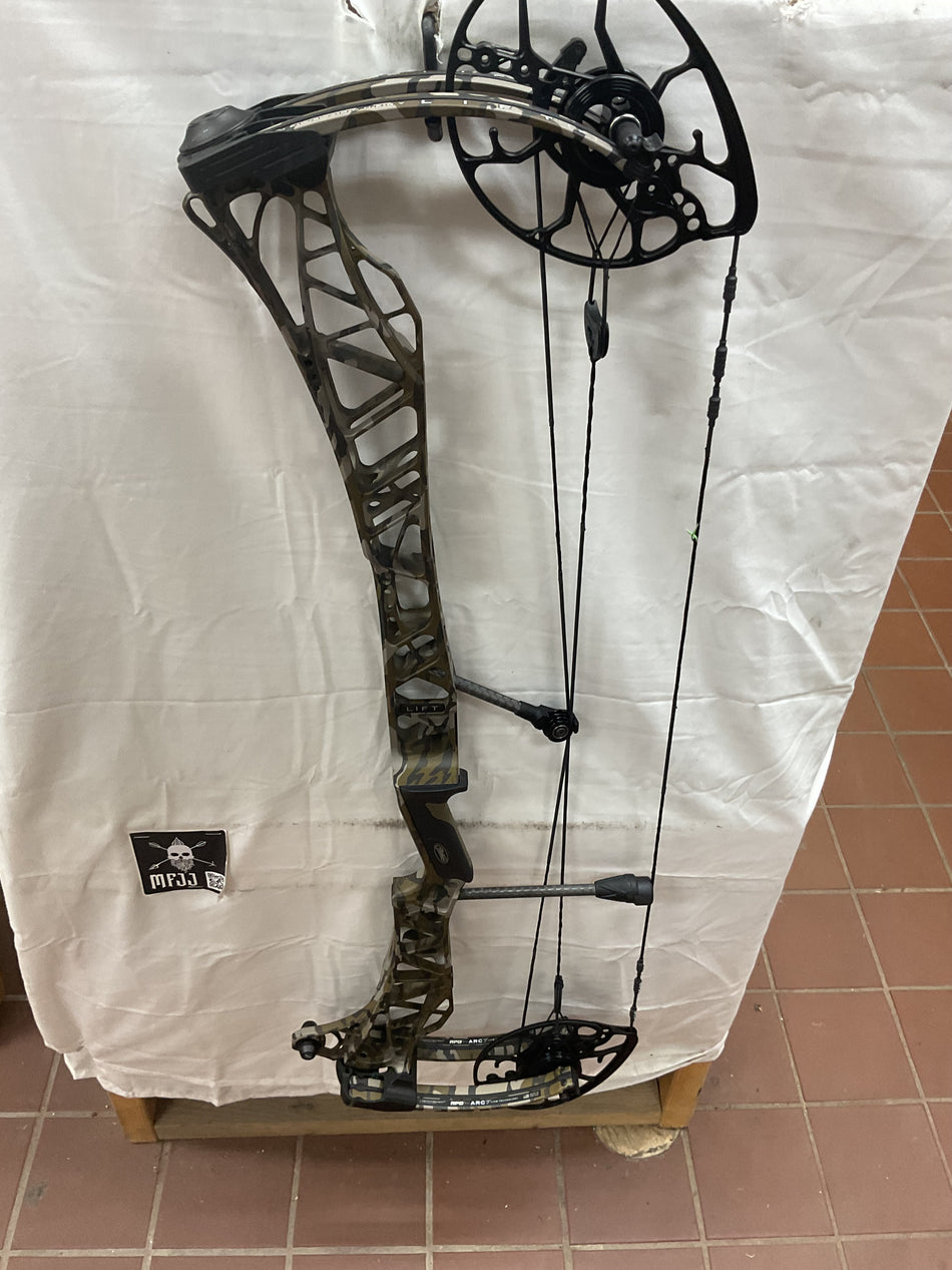 MATHEWS LIFT X 33  - RH/Bottomland/55-80# - #ML3X3RHBTM5580 - 60 - USED BOW!!