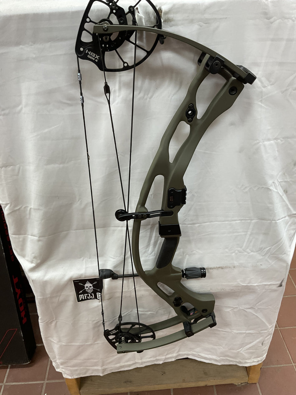 HOYT RX9 - RH/Wilderness/70 - #HRX9RHW70 - 14 - USED BOW!!!