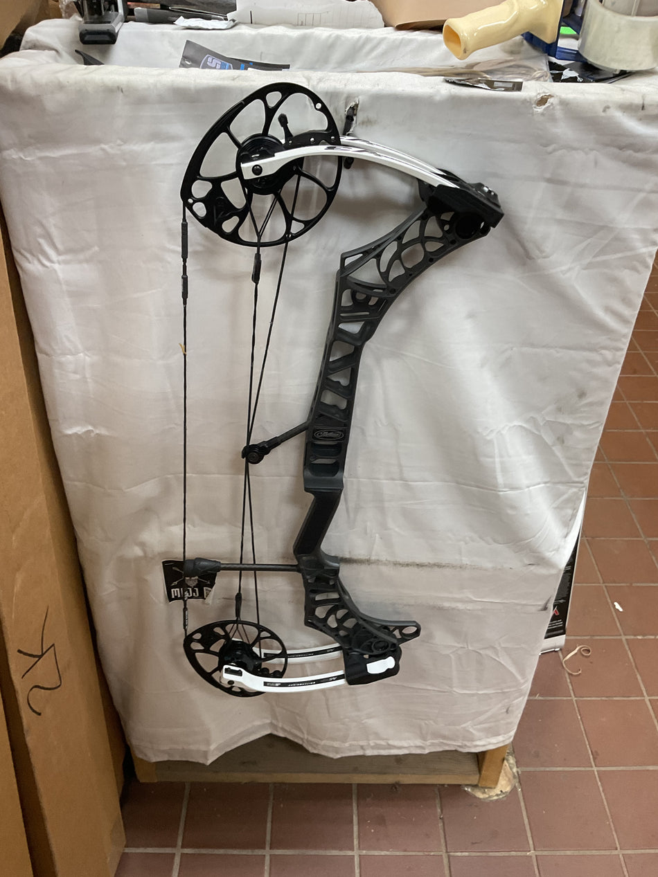 MATHEWS V3 27 - LH/Stone-White/75 - MV327LHSW75 - 22 - USED BOW!!!!