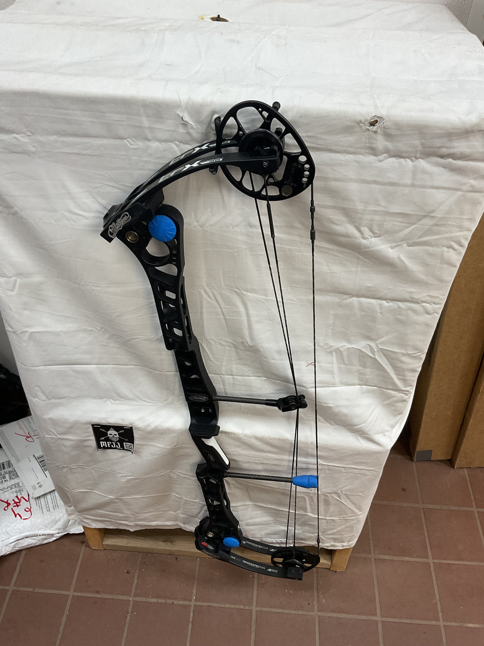 MATHEWS TRX 38 - RH/BLACK/60 - MTRX38RHB60 - 2 - USED BOW!!!!!