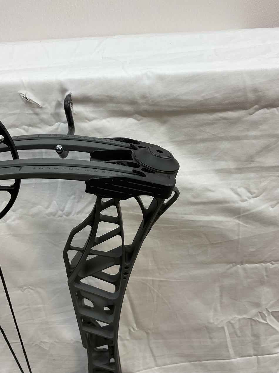 MATHEWS LIFT 33 X - LH/SHALE/55-80# - #MLX33LHS5580-7 - USED BOW!