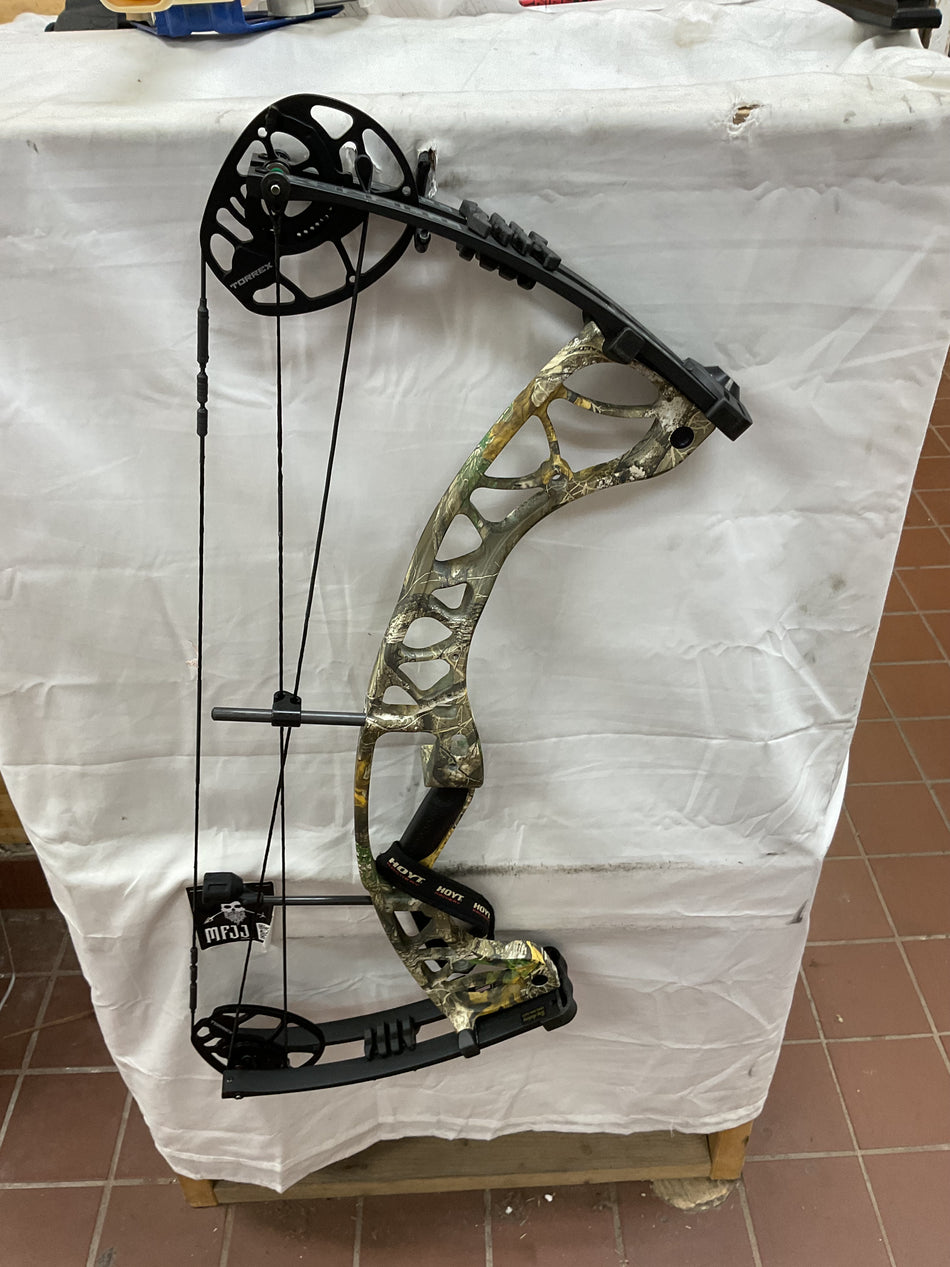 HOYT TORREX - RH/Realtree/70 - #HTRHRT70 - 12 - USED BOW!!!