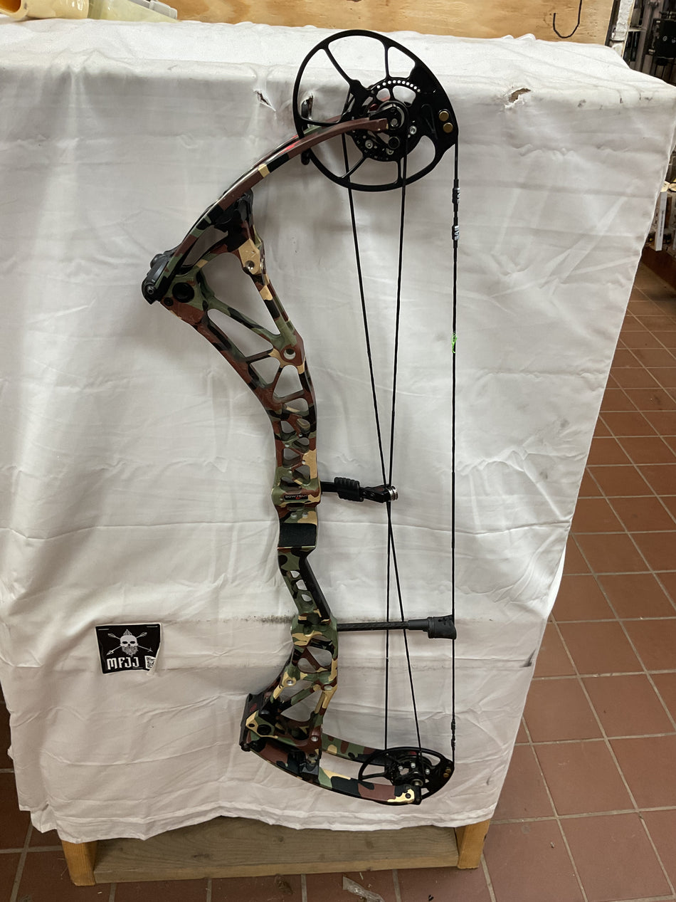 BOWTECH REVOLT X - RH/Woodlands/70 - BTRVXRHWL70 - 8 - USED!!!!