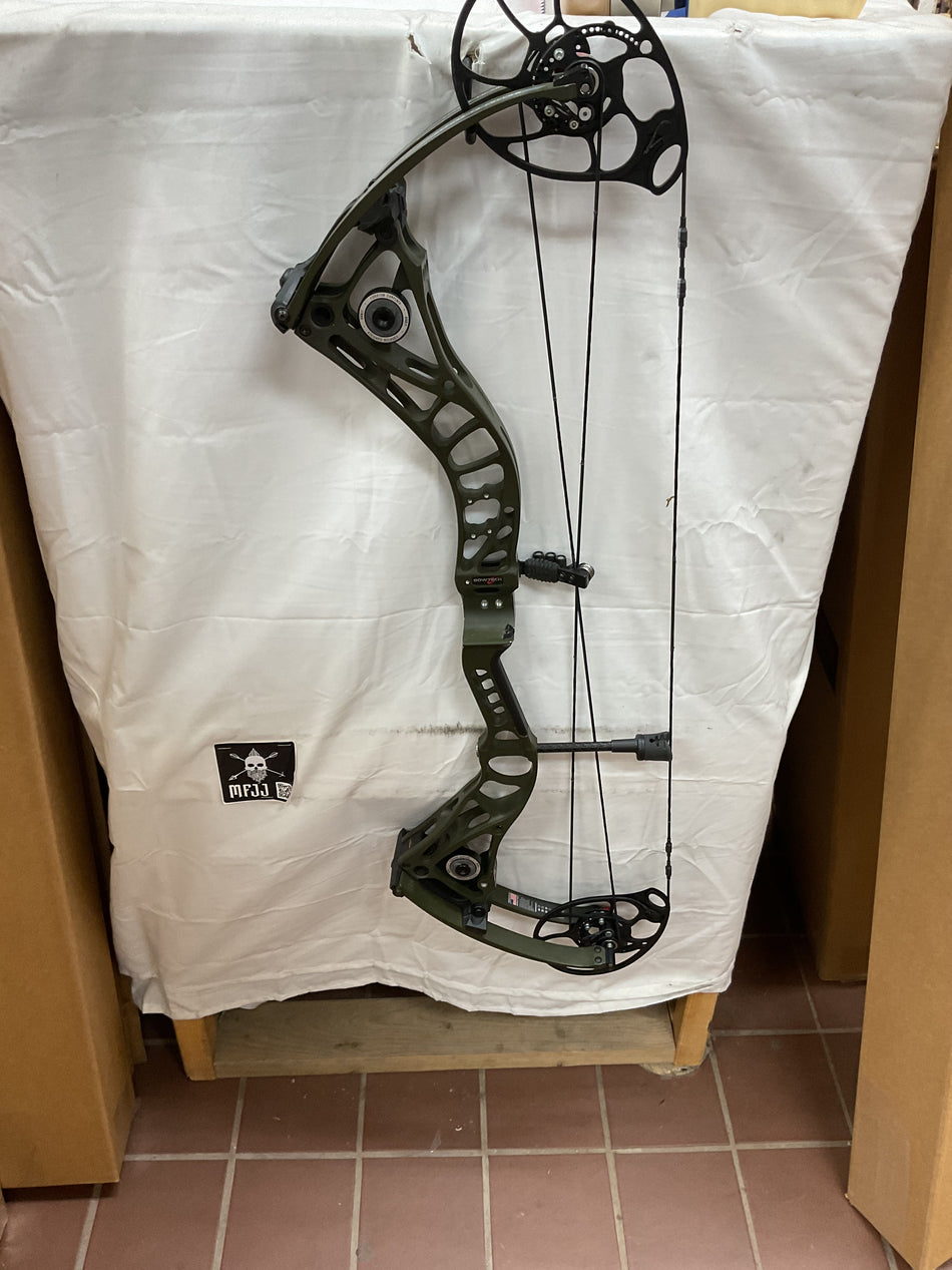 BOWTECH SR350 - RH/Green/60 - #BSR350RHG60- 2 - USED BOW!!!
