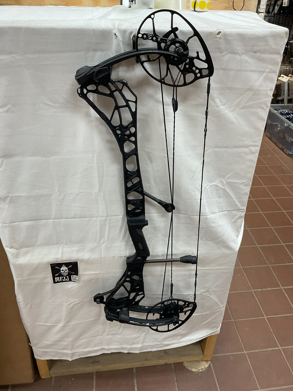 MATHEWS ARC 30 - RH/BLACK/55-80# - #MA30RHB5580 - 1 - USED BOW!!!