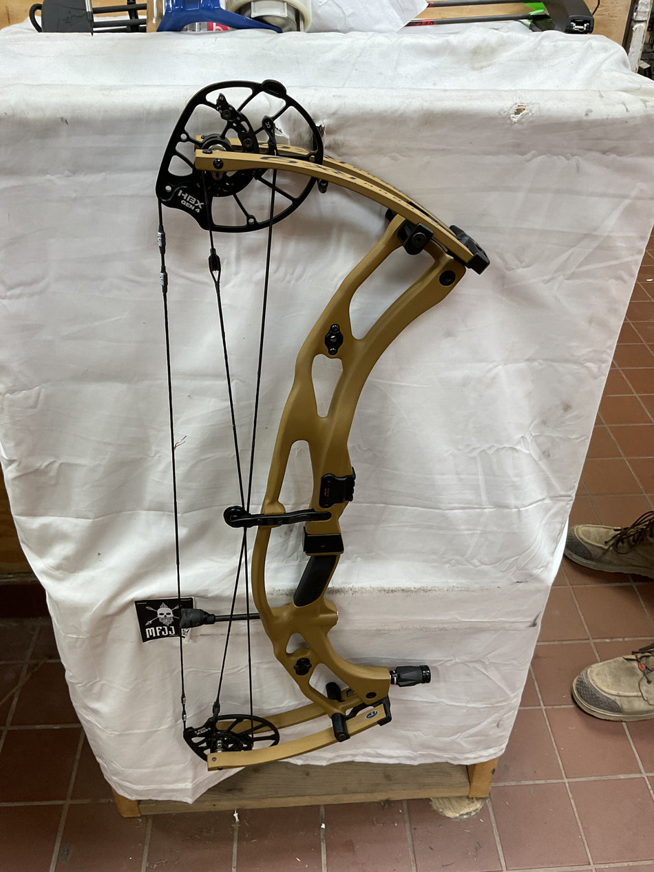 HOYT RX9 ULTRA - RH/Bourbon/70 - #HRX9UB70 - 18 - USED BOW!!!