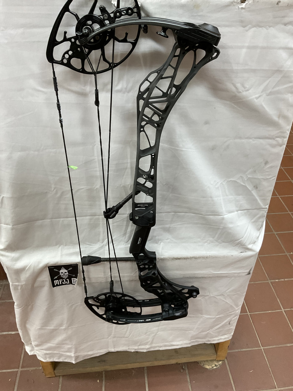 MATHEWS LIFT RS (HEAVY LIMB) - RH/Shale Fade to Black/41-80# - MLRSRHSFTB5580 - 19 -USED BOW!!!