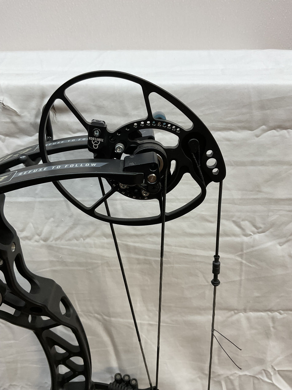 BOWTECH EVA GEN 3 - RH/BLACK/70 - #BEG3BK70-4 - USED BOW!!!