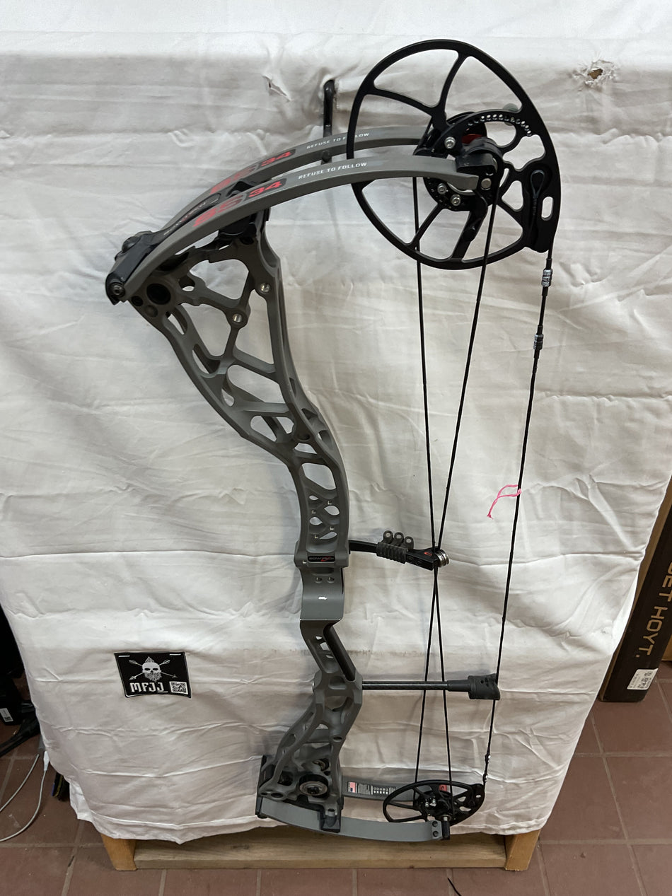 BOWTECH SS34 RH/SMOKE GRAY/70 - BTSS34RHSG70- 4 - USED BOW!!!!!